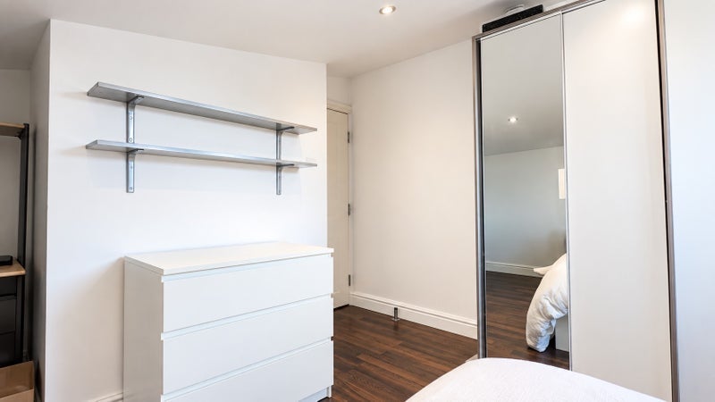 Room Edenhall Avenue in Manchester