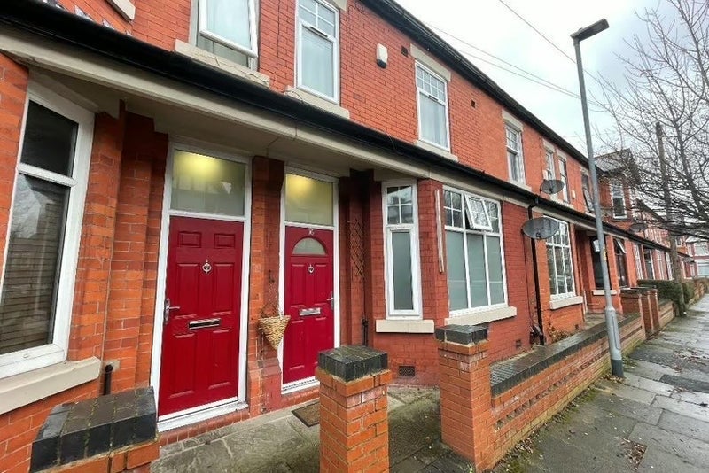 Room Edenhall Avenue in Manchester