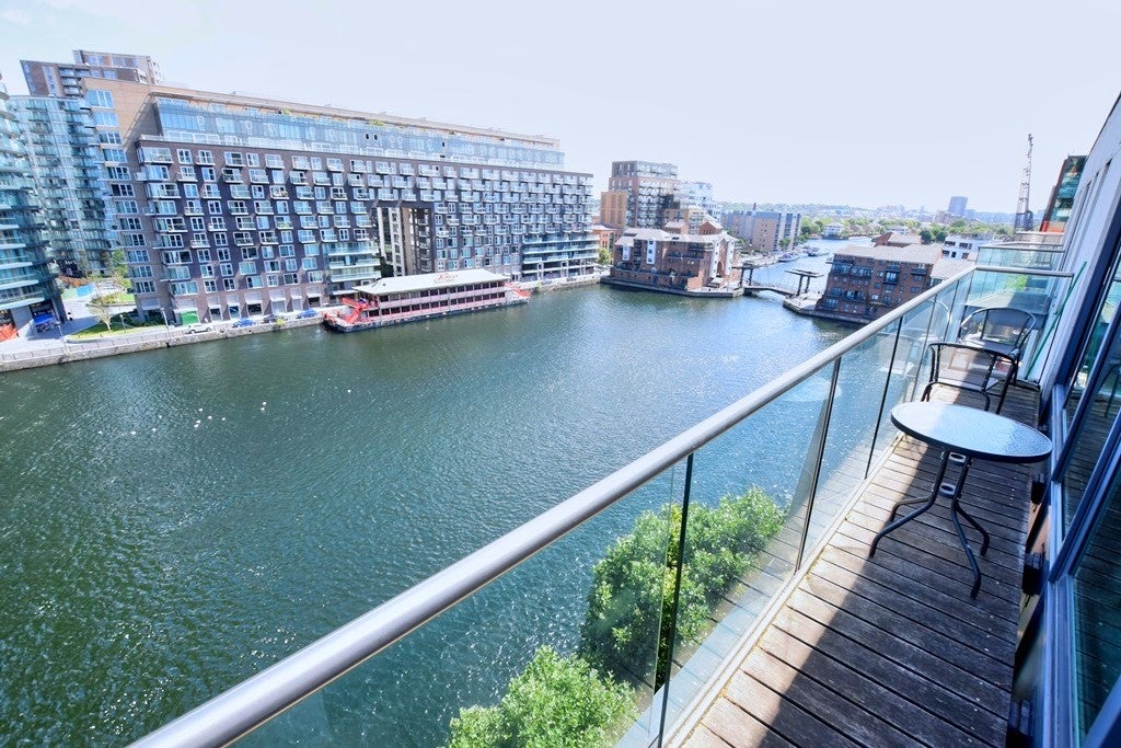 Flat Millharbour in Greater London