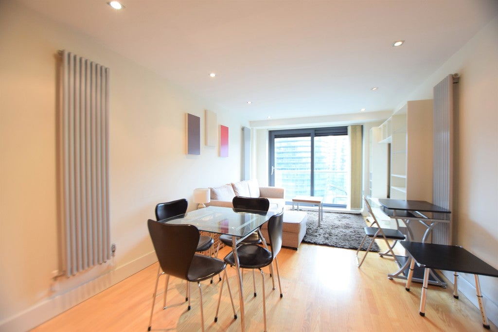 Flat Millharbour in Greater London