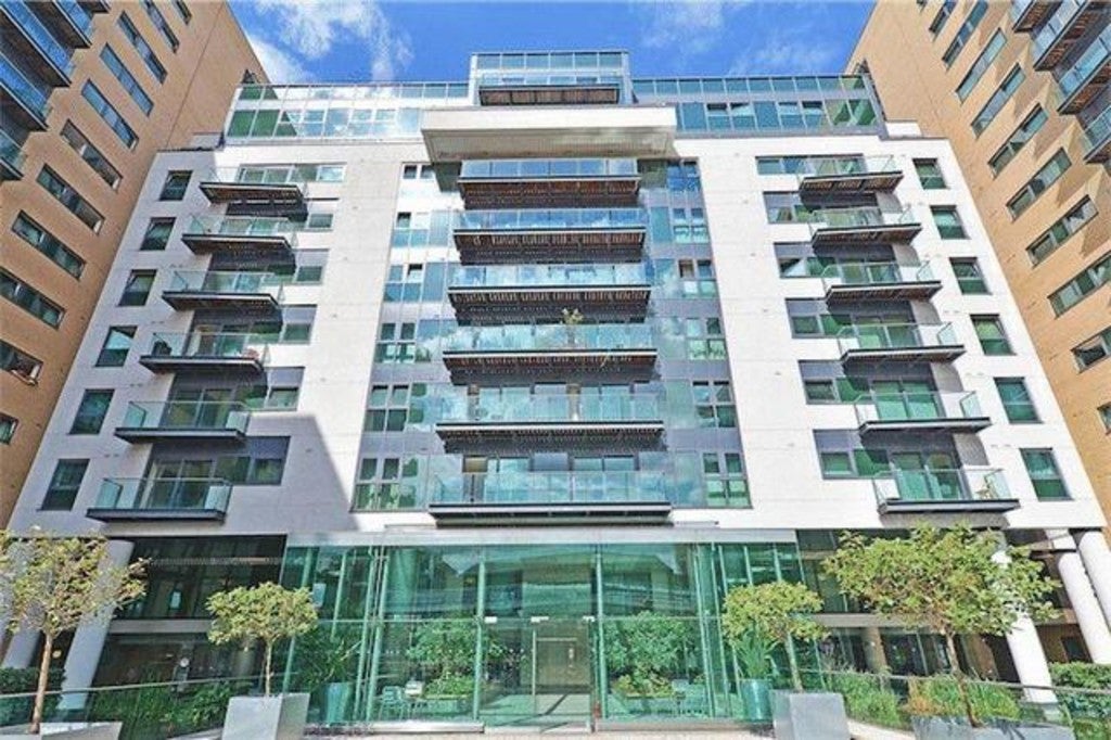 Flat Millharbour in Greater London