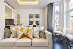 Flat Green Street in City of Westminster