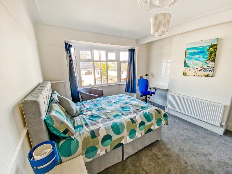 Room Farcroft Road in Poole