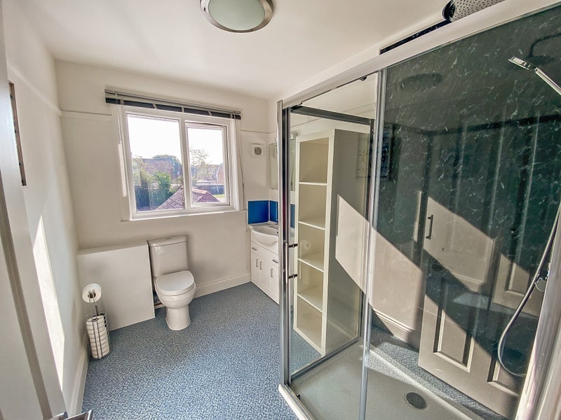 Room Farcroft Road in Poole