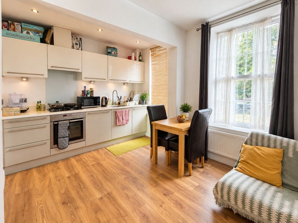 Flat St Albans Road East in Welwyn Hatfield