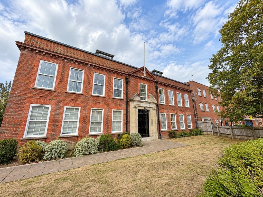 Flat St Albans Road East in Welwyn Hatfield
