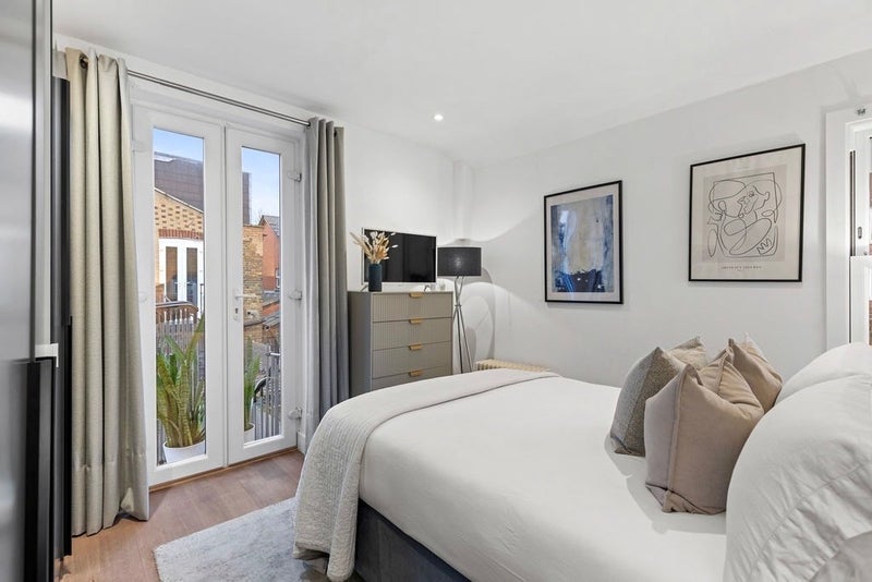 Room Sellincourt Road in Greater London