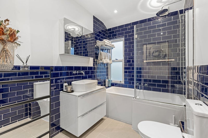 Room Sellincourt Road in Greater London
