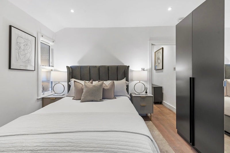 Room Sellincourt Road in Greater London