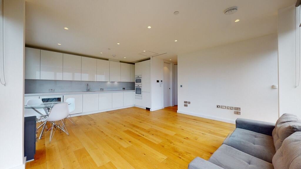 Flat Highgate Hill in Greater London