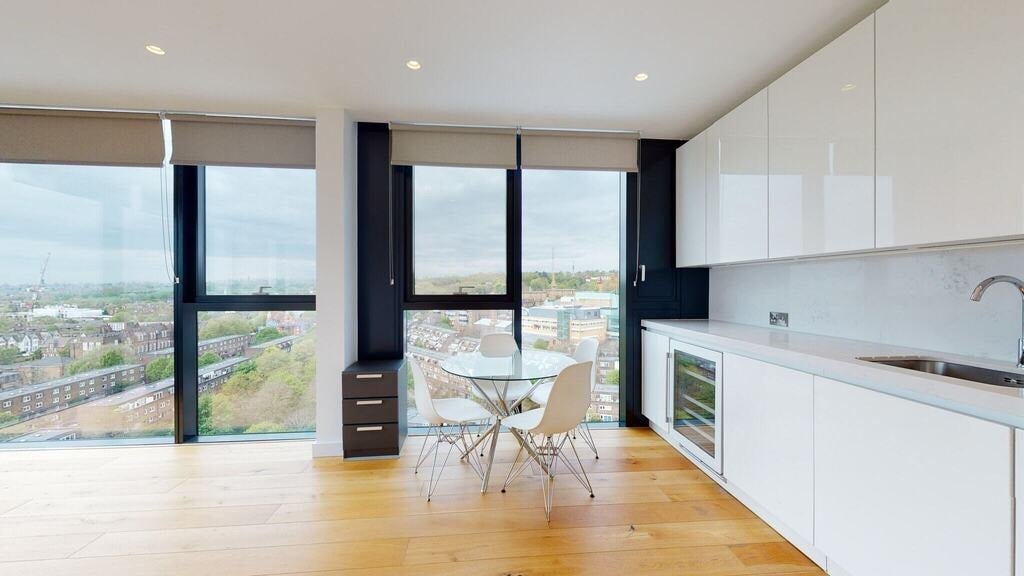 Flat Highgate Hill in Greater London