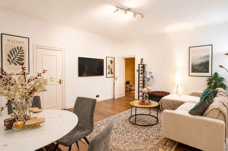 Flat Lower Sloane Street in Greater London