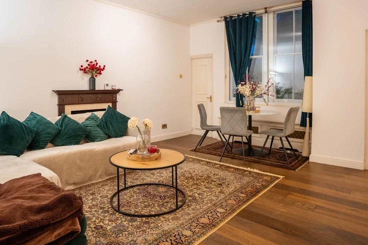 Flat Lower Sloane Street in Greater London