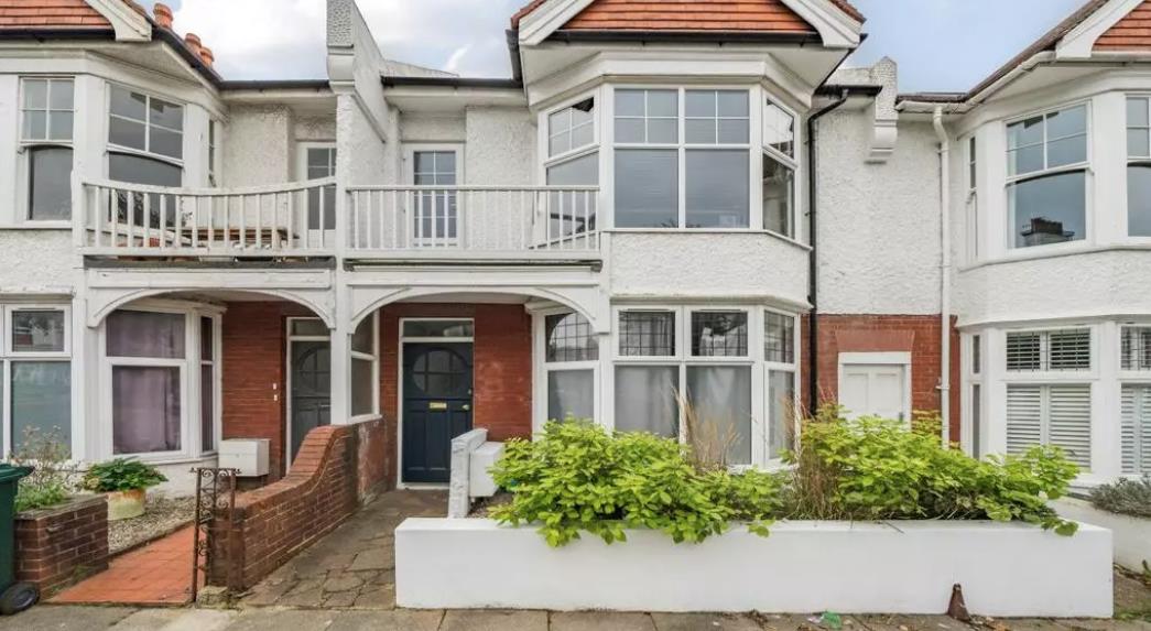 Flat Lyndhurst Road in Hove