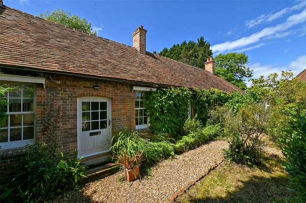 House Tadley Hill in Basingstoke and Deane