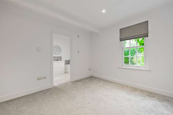 House Tadley Hill in Basingstoke and Deane