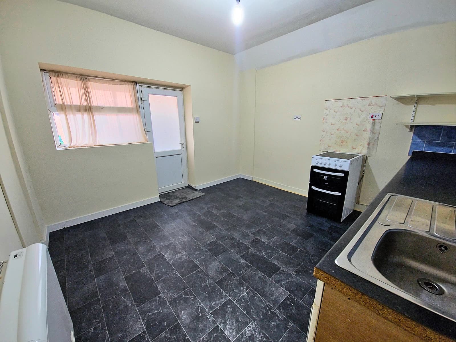 Room St Saviour's Road in Leicester