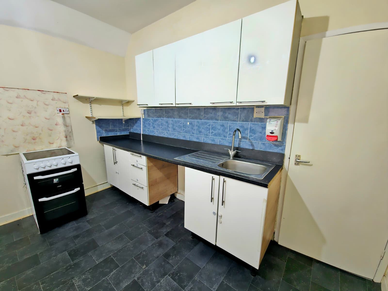 Room St Saviour's Road in Leicester