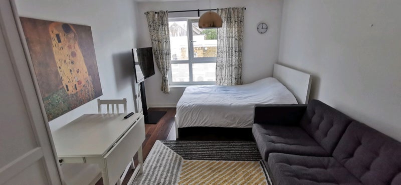 Room Westferry Road in Greater London