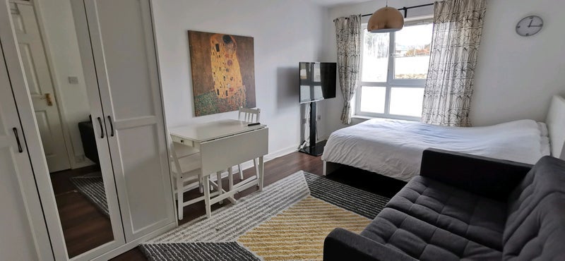 Room Westferry Road in Greater London