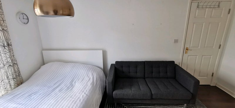 Room Westferry Road in Greater London