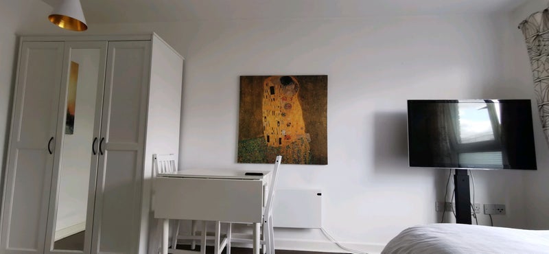 Room Westferry Road in Greater London