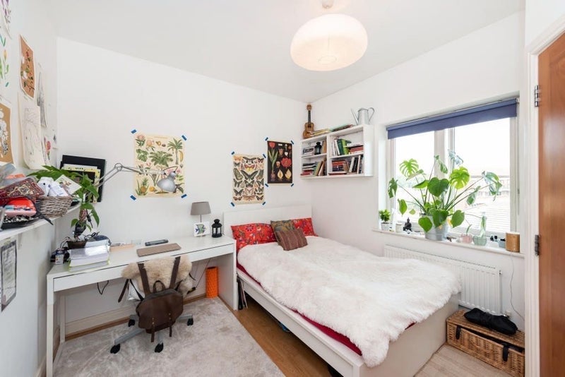 Flat Prince Edward Road in Greater London