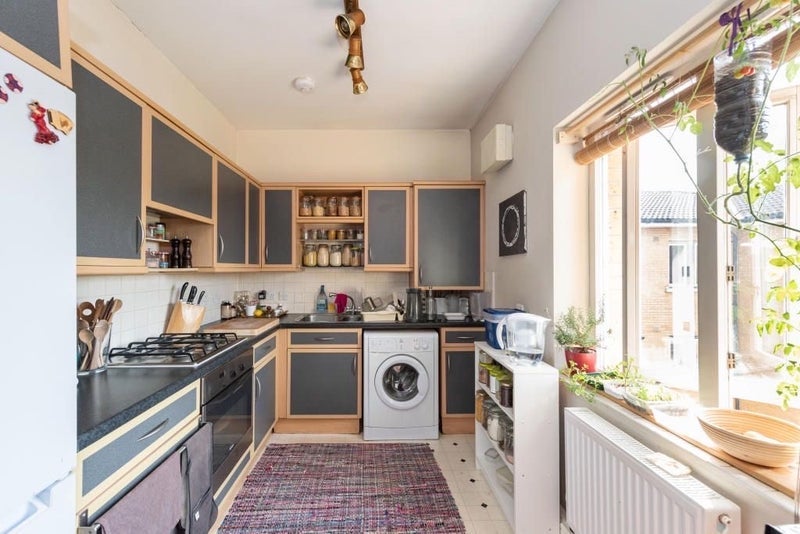 Flat Prince Edward Road in Greater London