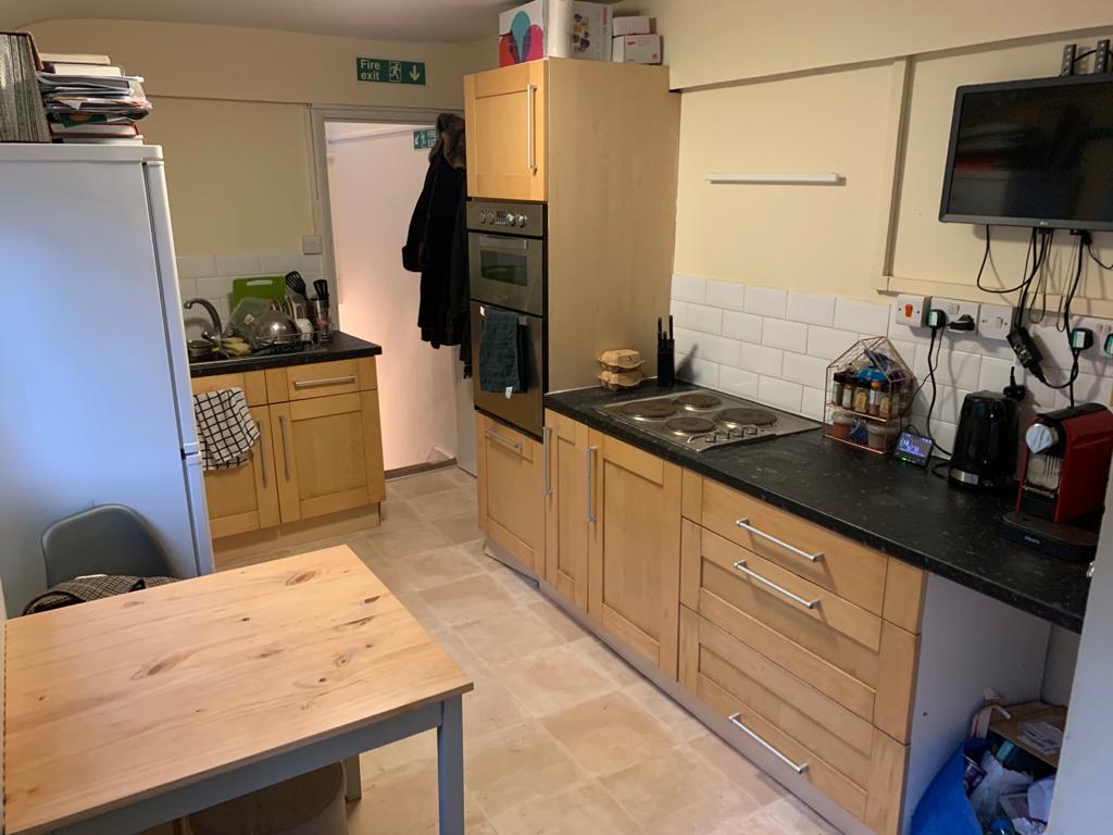 Flat Kincaid Road in Greater London