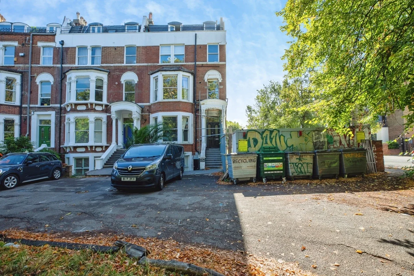 Flat Josephine Avenue in Greater London