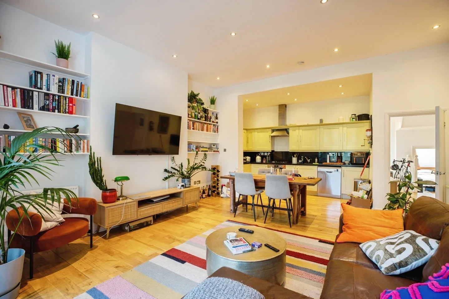 Flat Josephine Avenue in Greater London