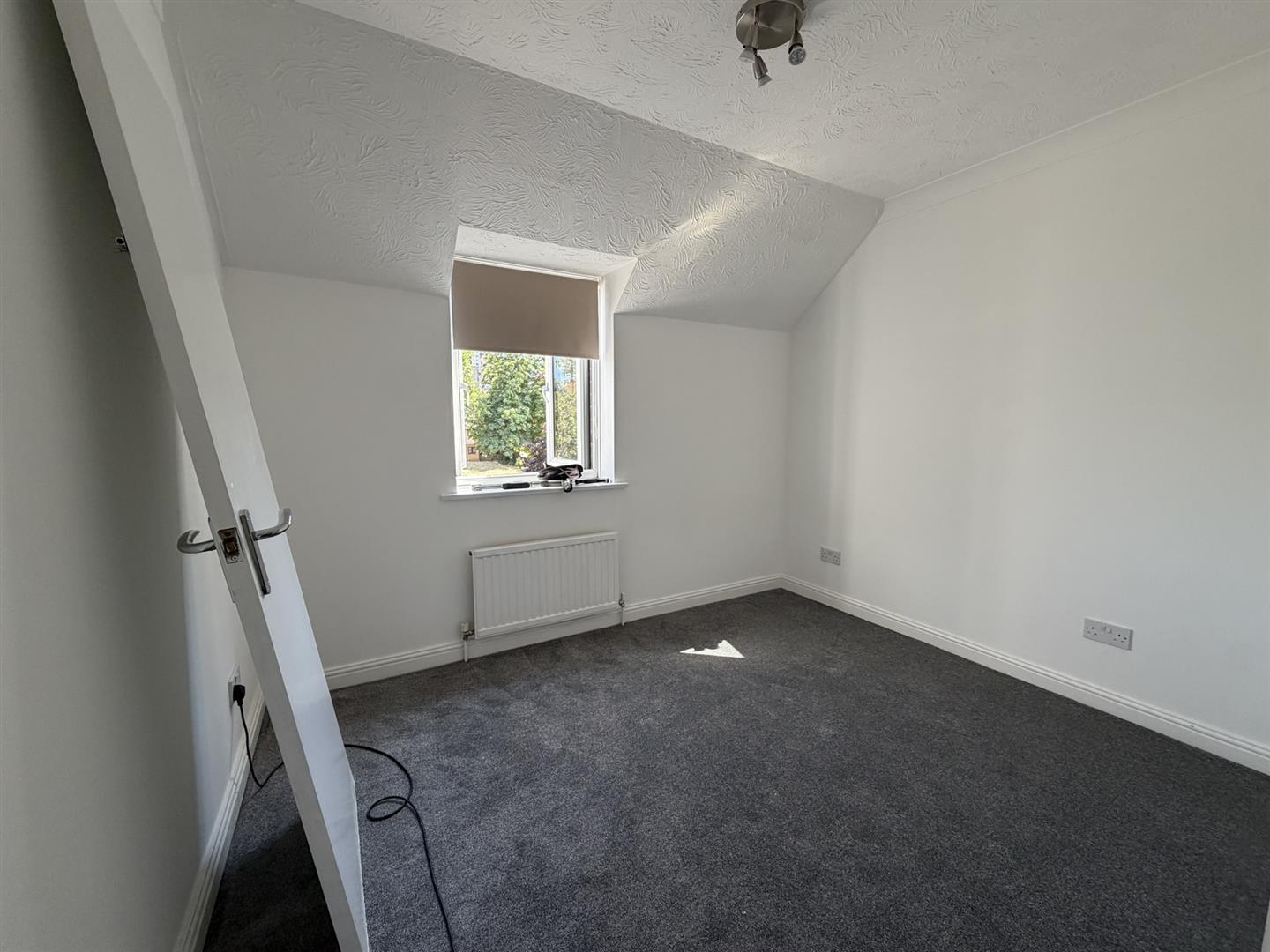 Flat Falcon Way in Greater London