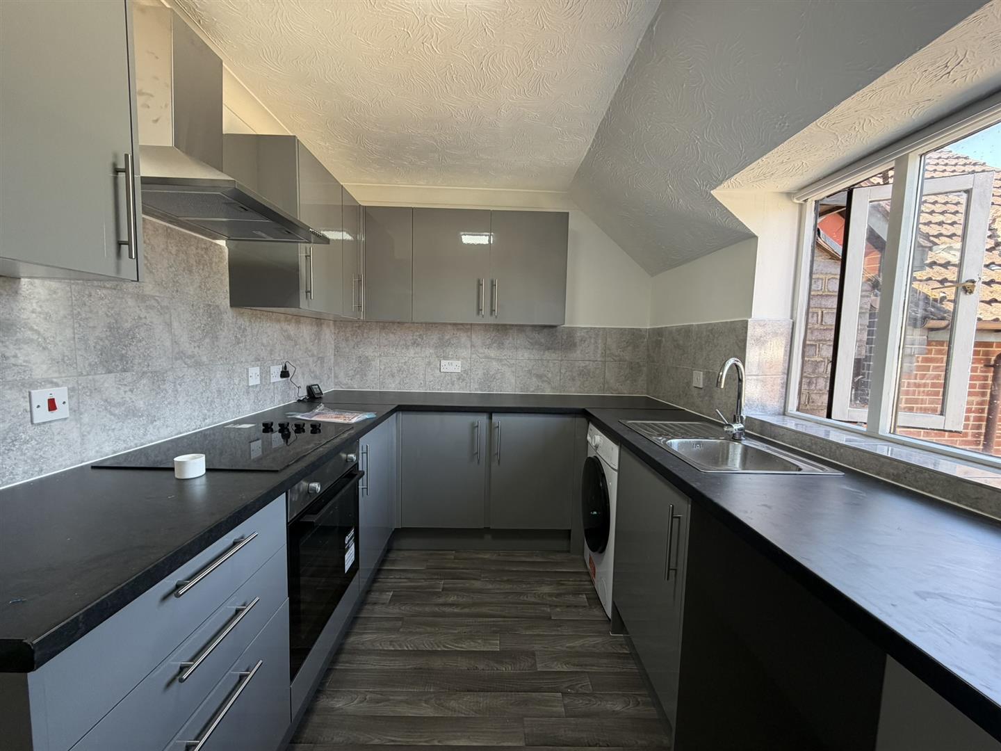 Flat Falcon Way in Greater London