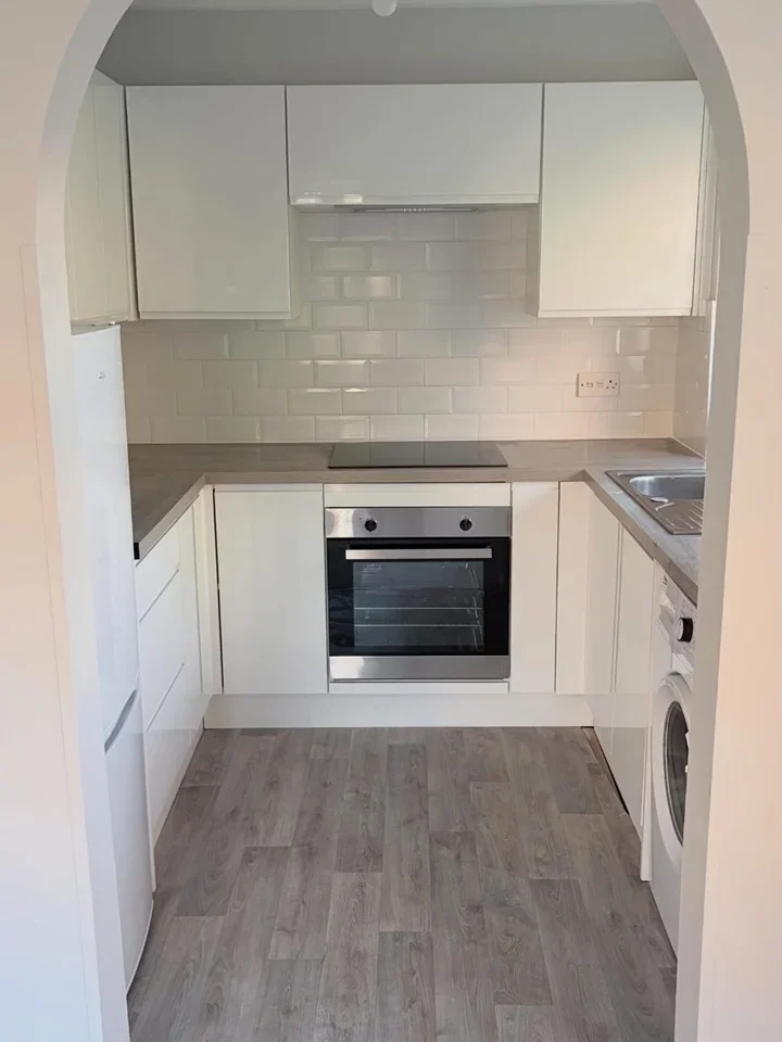 Flat Cuthberga Close in Greater London