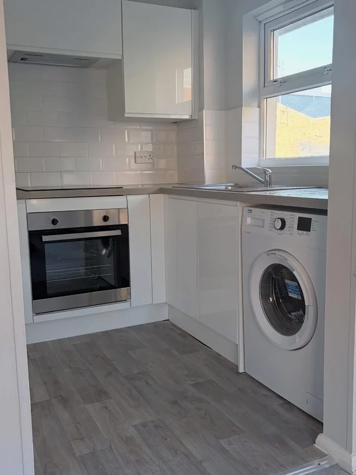Flat Cuthberga Close in Greater London