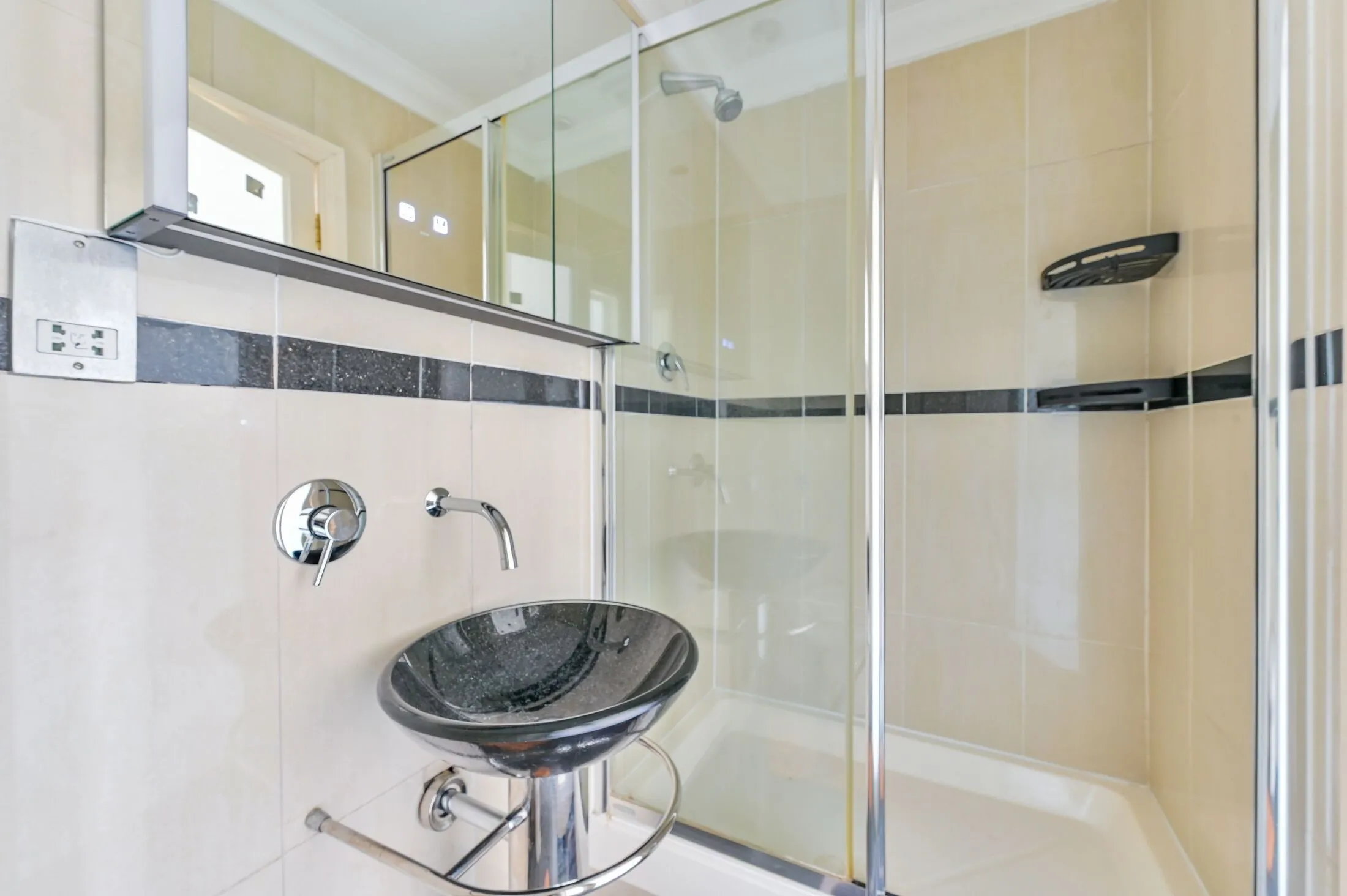 Flat Greville Road in Greater London