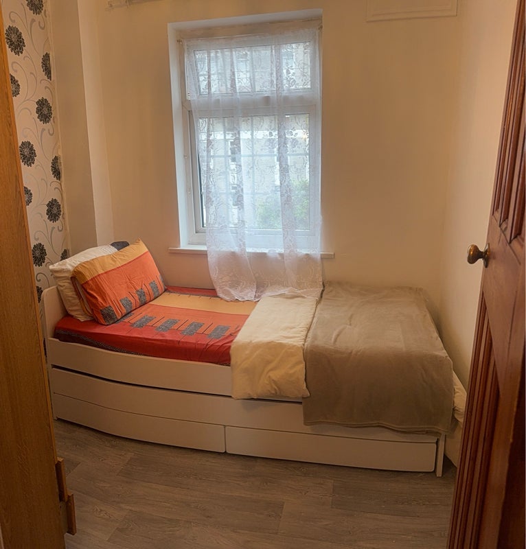 Room Parsonage Street in Greater London
