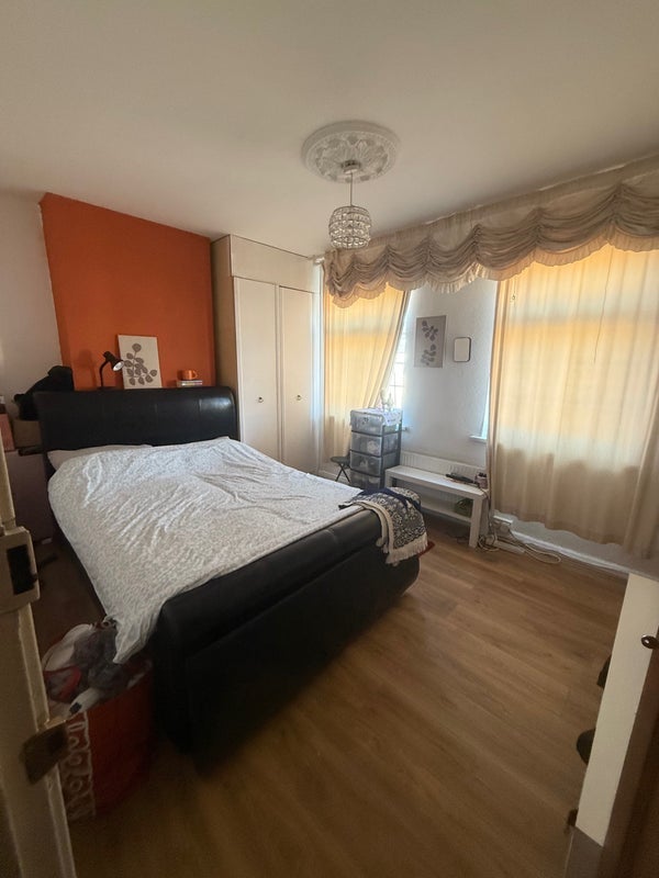 Room Parsonage Street in Greater London