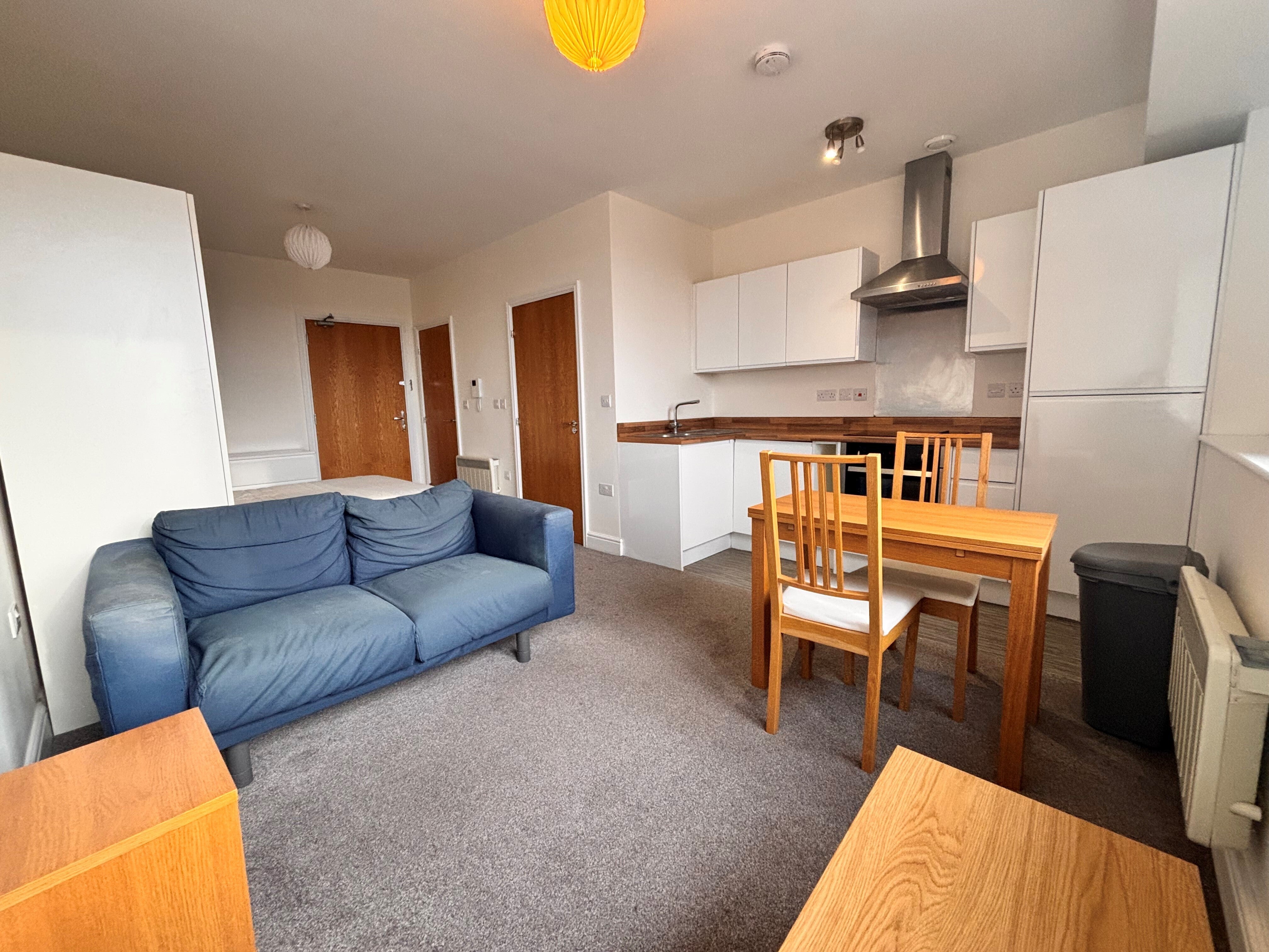 Flat Farnsby Street in Swindon
