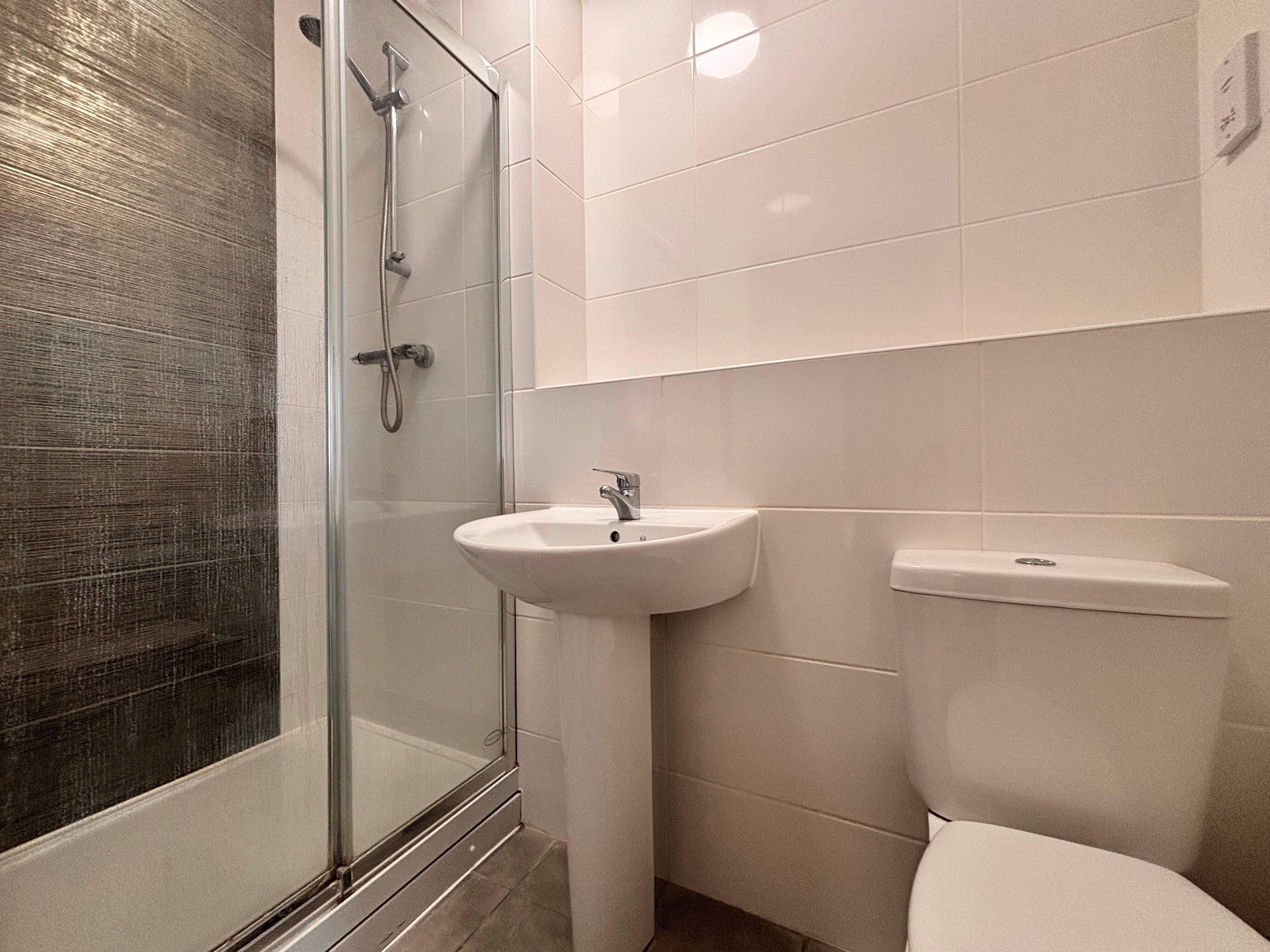 Flat Farnsby Street in Swindon