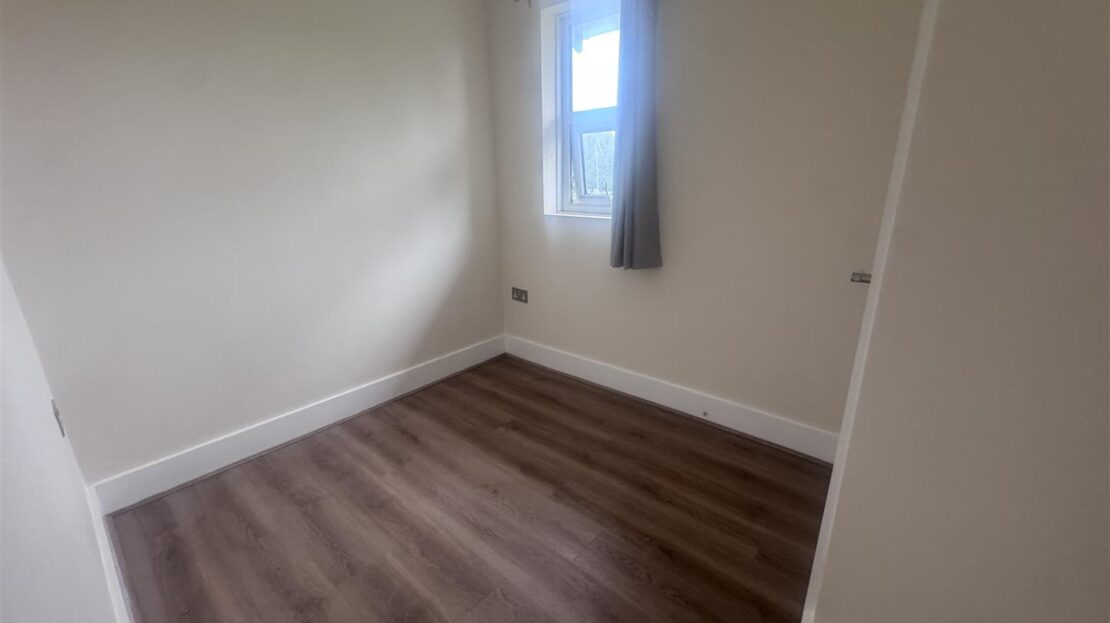 Flat Bramley Road in Greater London