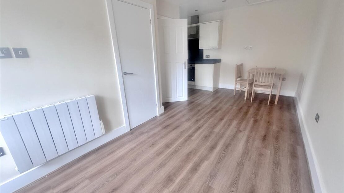 Flat Bramley Road in Greater London