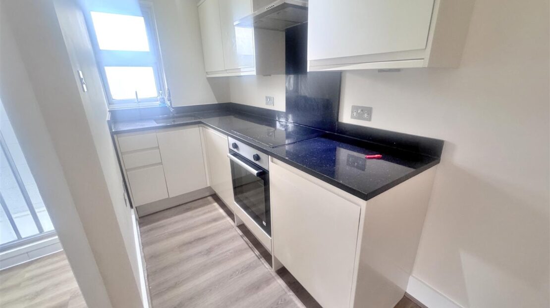 Flat Bramley Road in Greater London