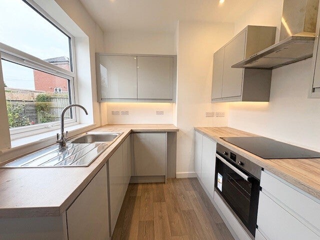 House Begonia Avenue in Farnworth