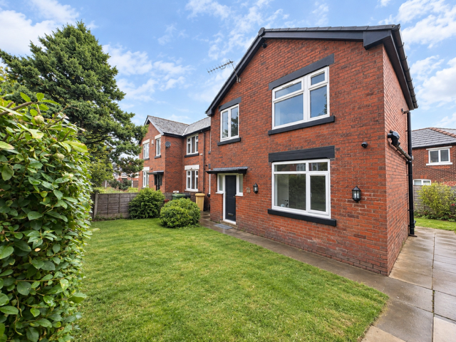 House Begonia Avenue in Farnworth