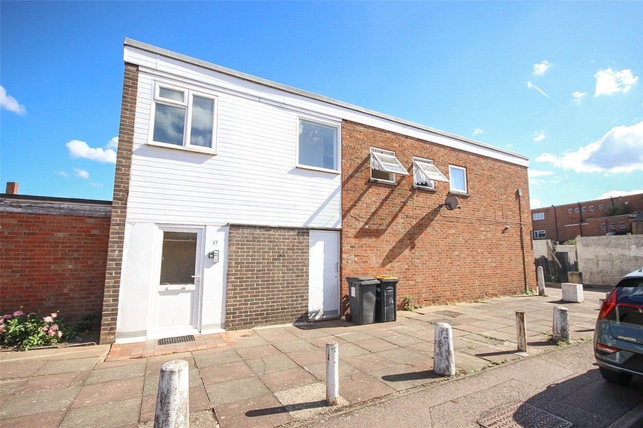 Flat Priory Street in Bedford