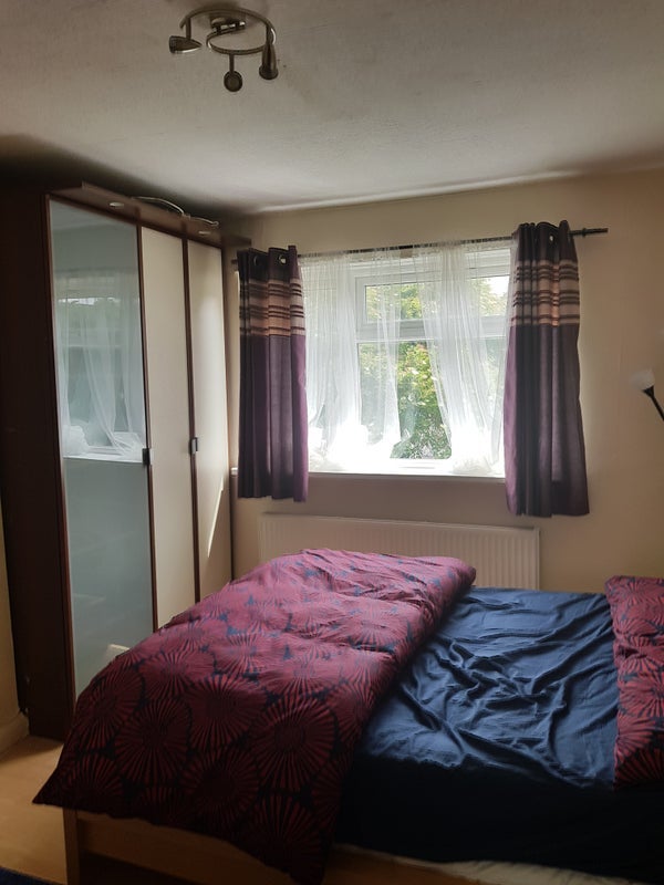 Room Carlton Avenue East in Greater London