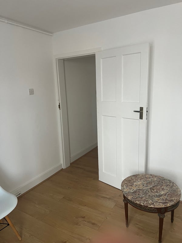 Room Wales Farm Road in Greater London