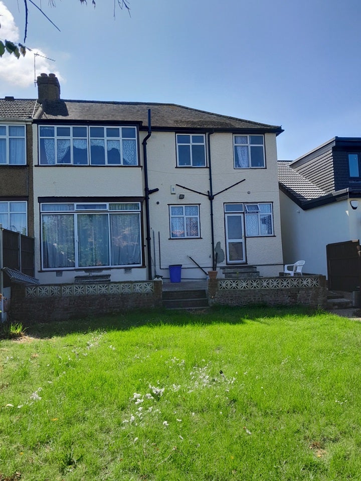 Room Merrivale Avenue in Greater London