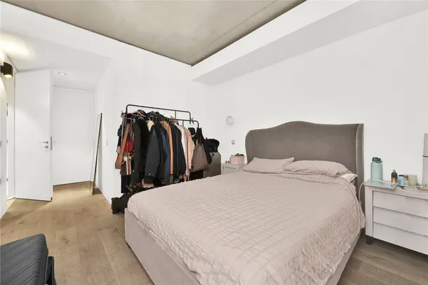 Flat Mallow Street in Greater London